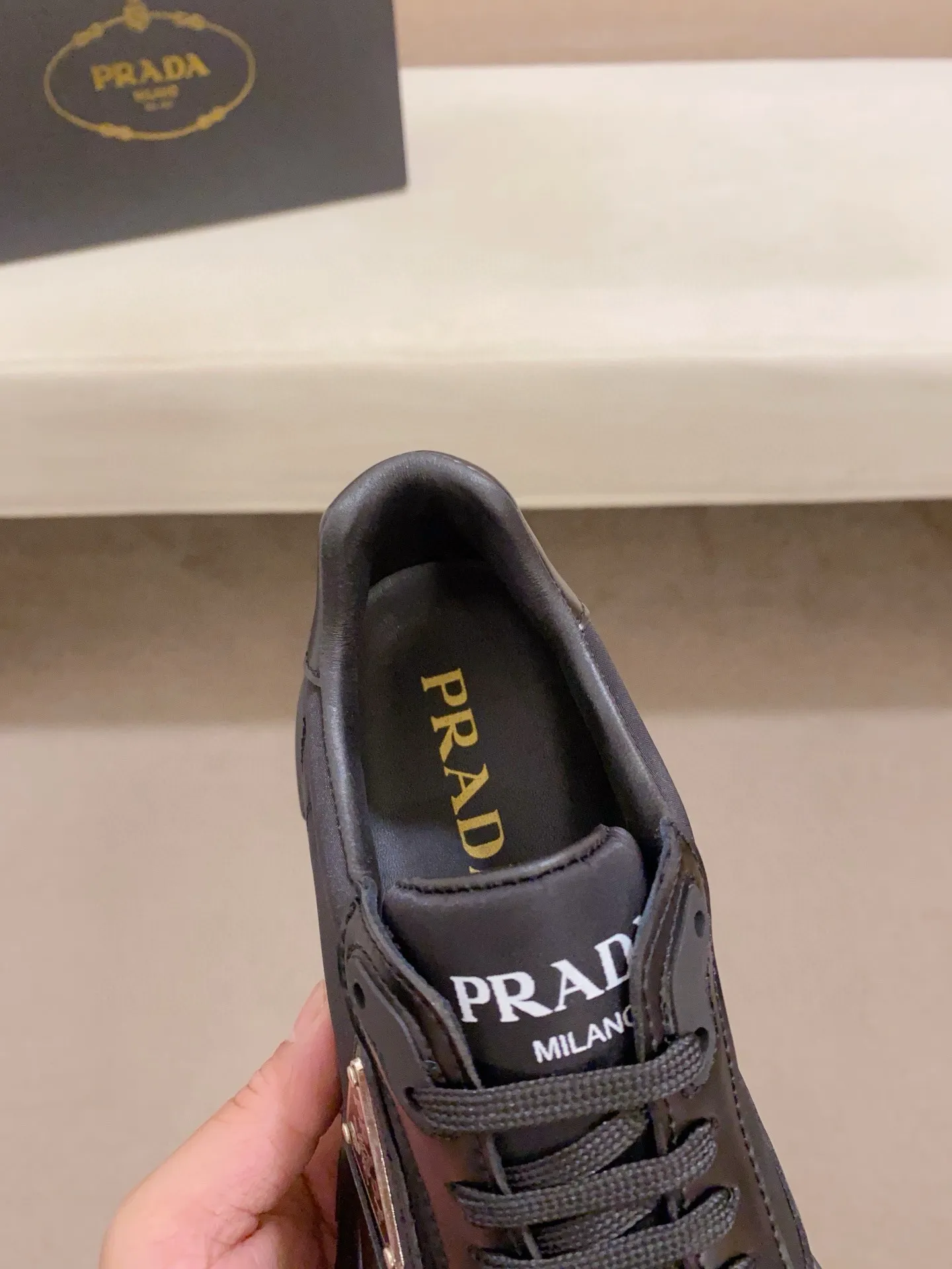 Men's shoes💰: 462💰[Prada～Prada] Trendy new models are on the market. Same style as the official website. Counter quality. Original matching. [Strong] [Strong] Selected first-layer cowhide fabric. Comfortable and breathable sheepskin lining, fine workmanship, upper layer made of 100% pure cowhide, original last shape, comfortable on the feet, shoe sizes 38 to 44
